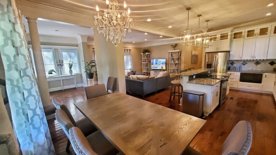 Plenty of Room for Dining