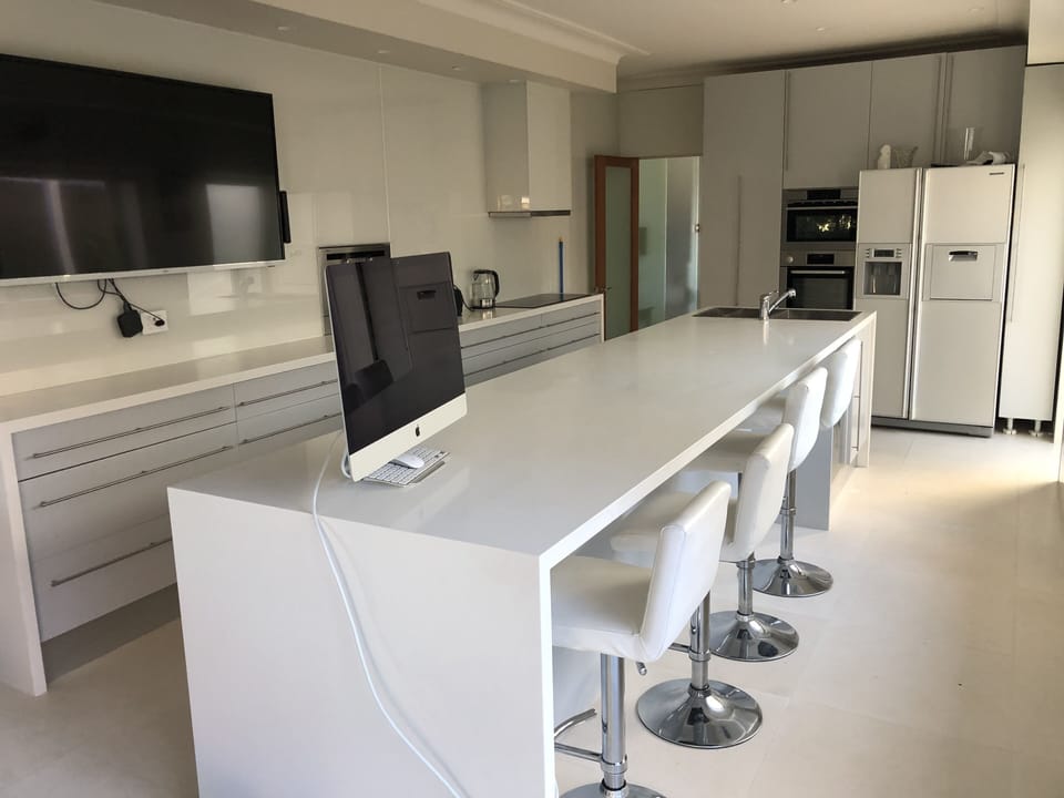 Full amenity Kitchen