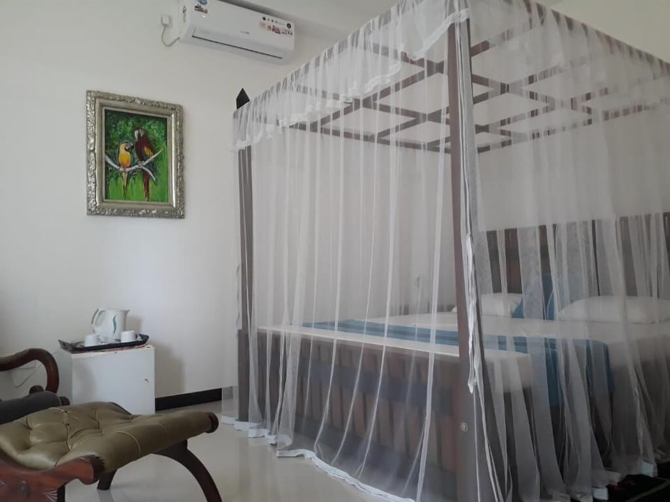 Minibar, desk, rollaway beds, free WiFi
