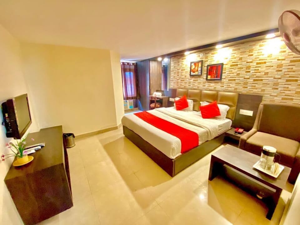 Super Deluxe Room | Iron/ironing board, rollaway beds, free WiFi, bed sheets