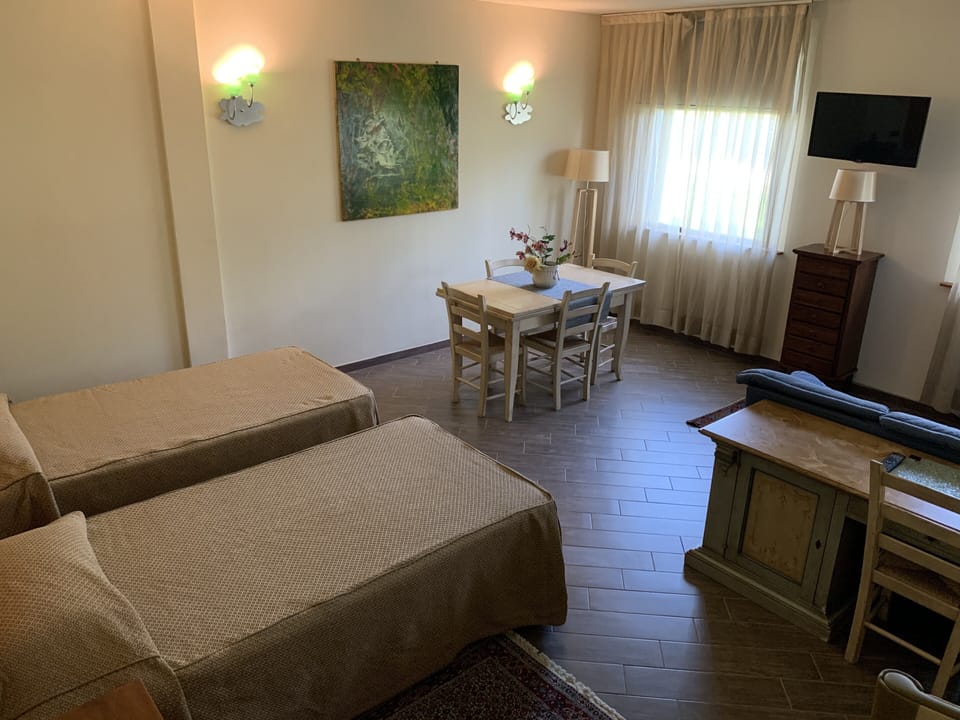 Double Room Single Use | In-room safe, blackout drapes, soundproofing, WiFi (free)