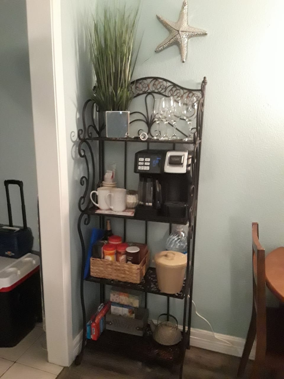 Combo coffee pot and Keurig 