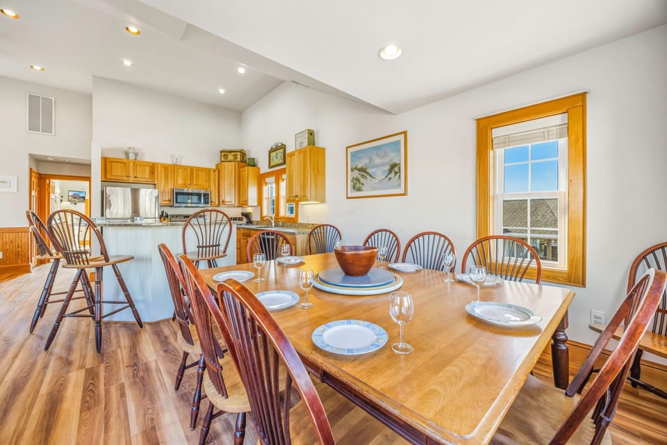 Your spacious dining area seats the whole group comfortably, with gleaming hardwood floors and a bright kitchen just steps away for effortless meal prep.