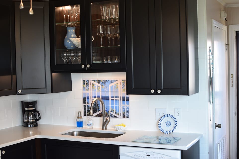 Awesome fully stocked kitchen. 