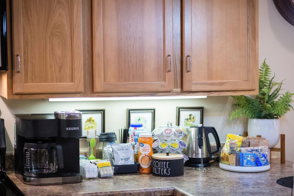 We offer a full coffee service coffee/tea bar with capabilities for K-cup or drip coffee. We have supplied ground coffee, k-pods, creamer & sweeteners. 