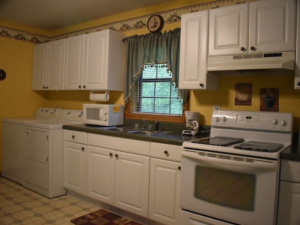 washer and dryer nice kitchen