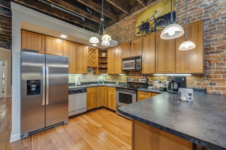 This full-service kitchen allows you to cook meals at home. It is fully equipped with everything needed for your stay. We have spices, salt & pepper, olive oil, and essentials to get started!