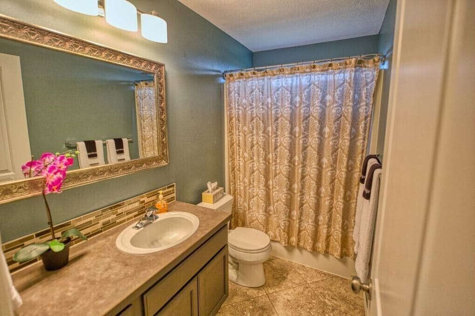 Upstairs bathroom #1