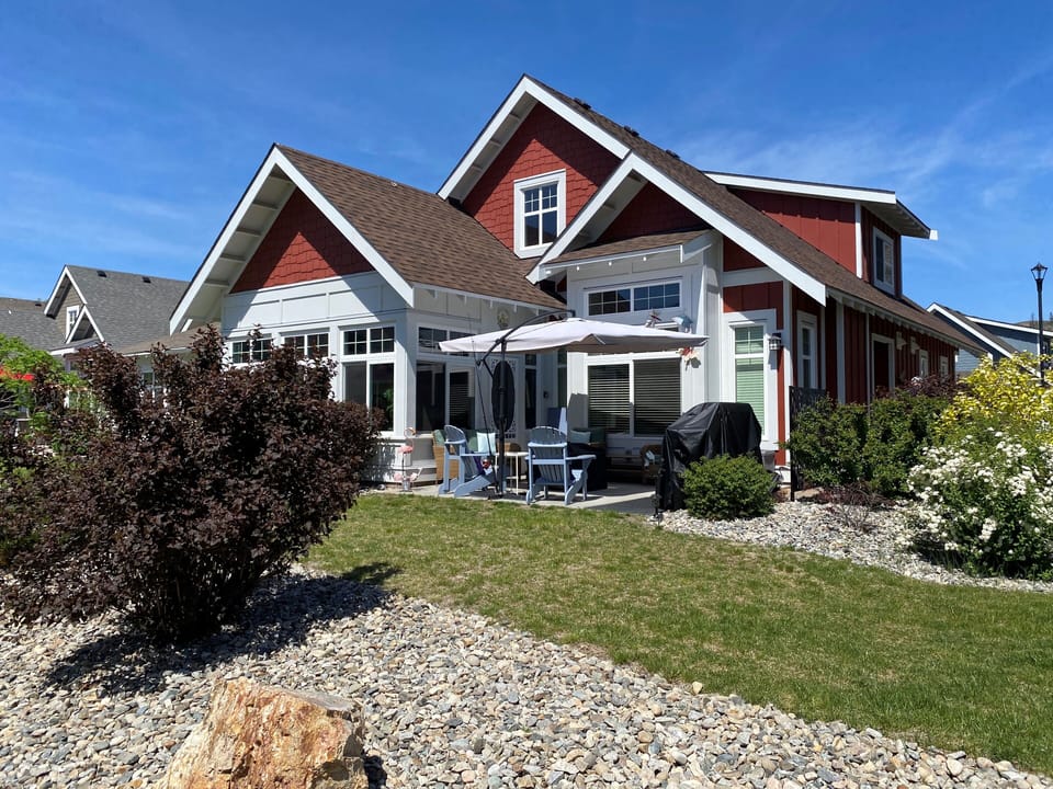 Rusnlo's cottage front view.