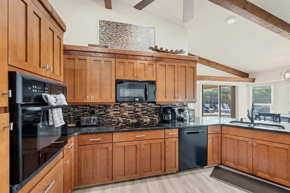 Beautiful, fully-equipped kitchen