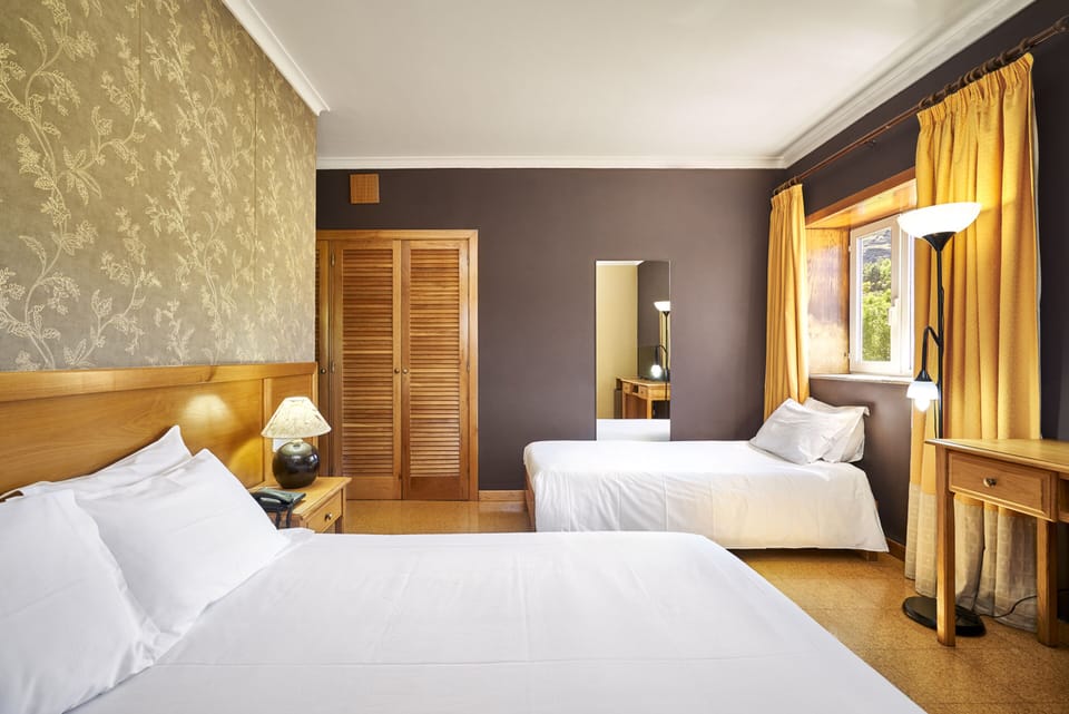 Triple Room | Desk, blackout drapes, soundproofing, free WiFi