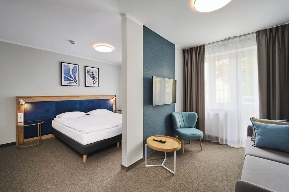 Deluxe Double Room, Bathtub | Hypo-allergenic bedding, desk, laptop workspace, free WiFi