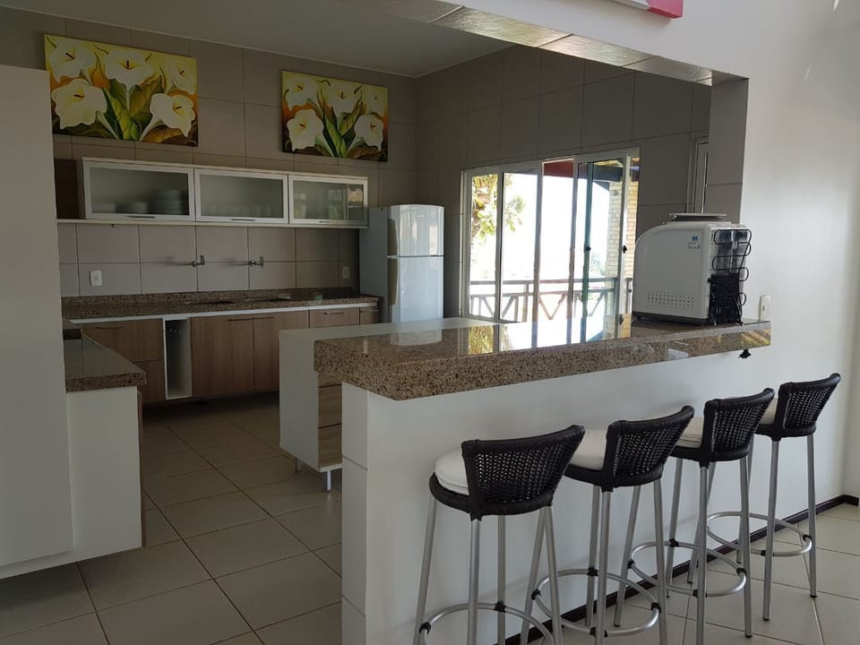 Fridge, cookware/dishes/utensils