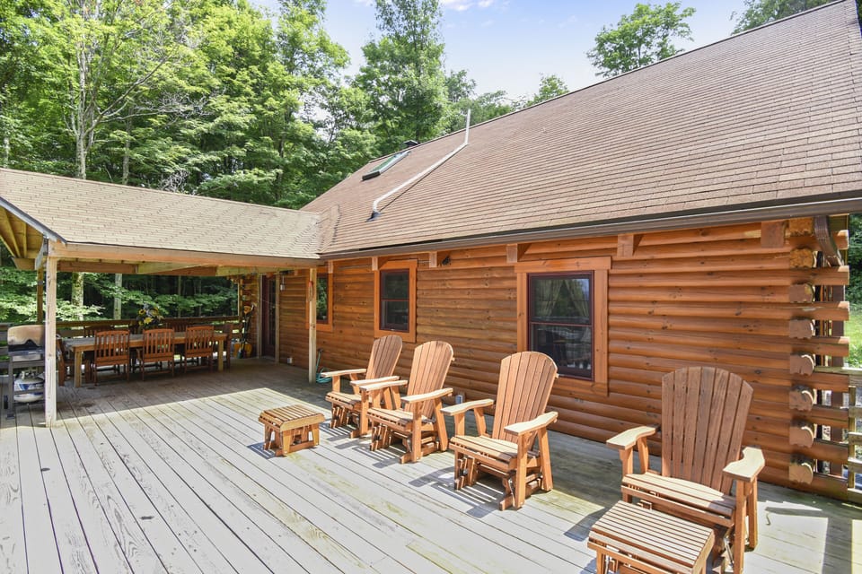 Rear deck with outdoor covered dining and a view, propane grill 