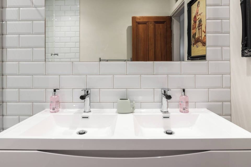 His and hers sink with contemporary cascade taps.