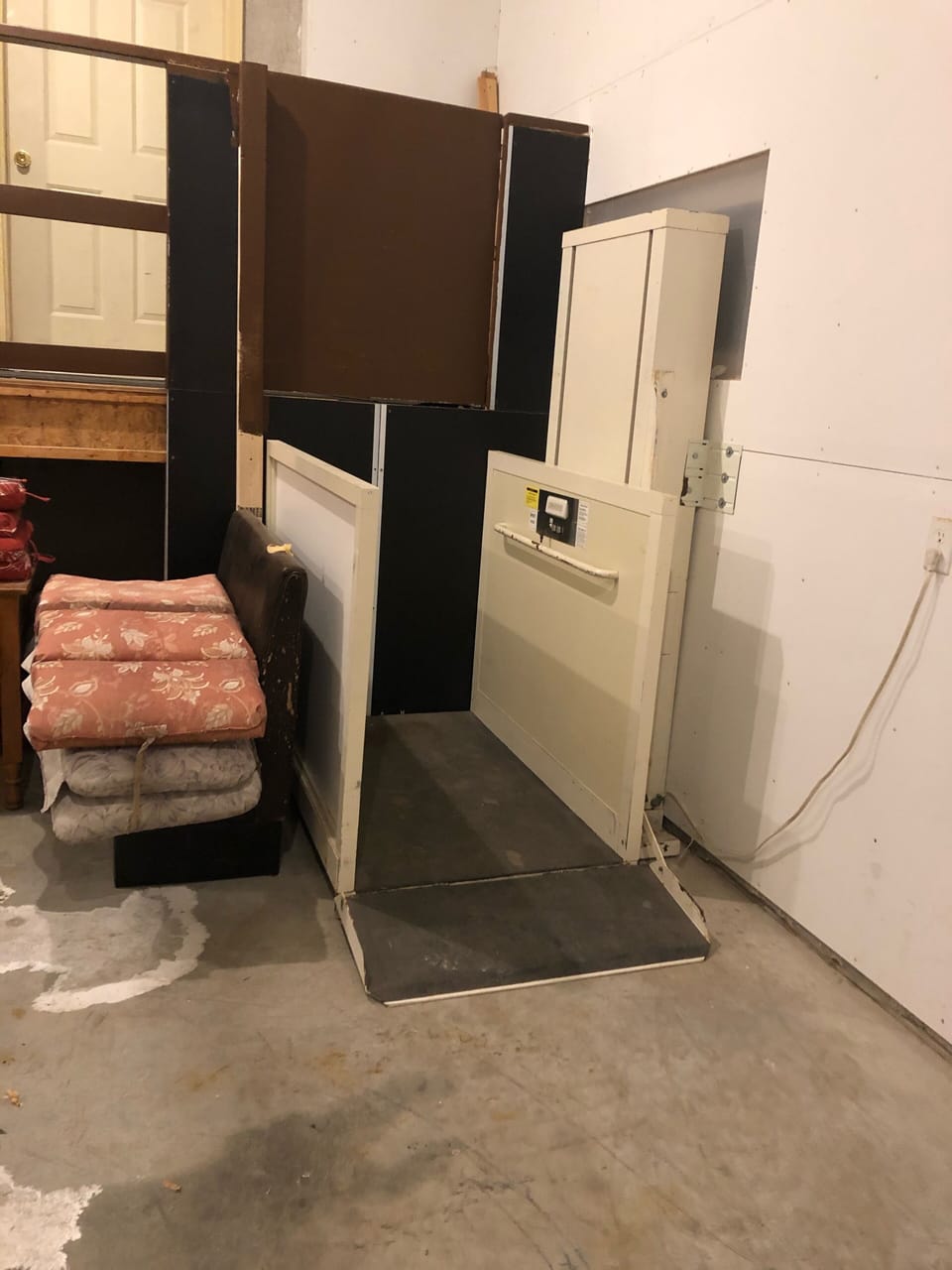 Lift for wheel chairs