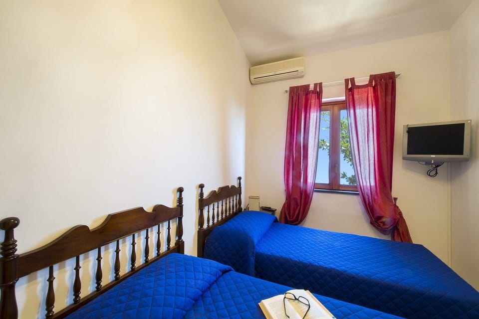  FIRST FLOOR -TWIN ROOM