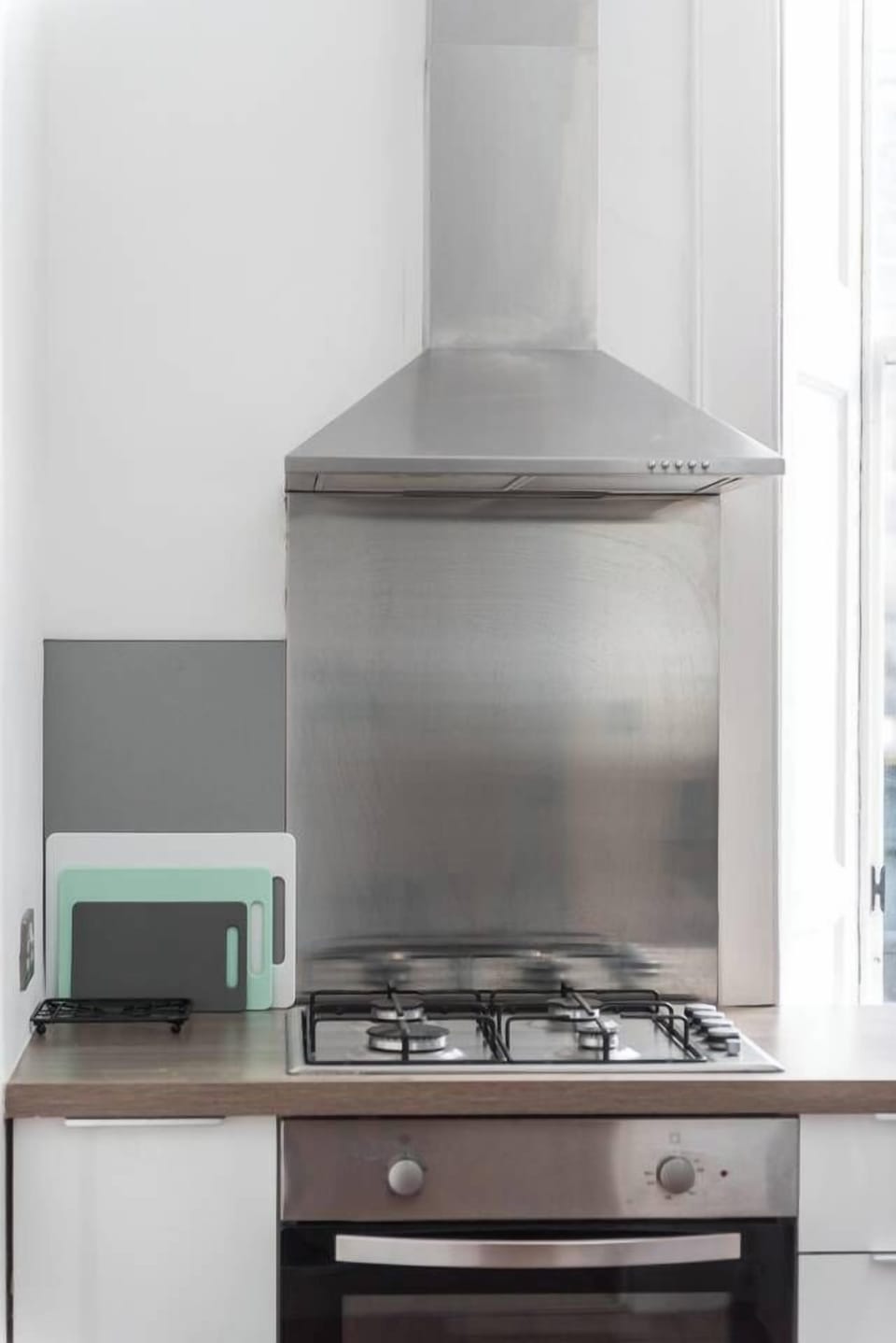Cooker, hob, washer dryer and dishwasher all included with the apartment