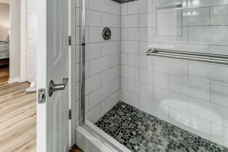 Master Bathroom.