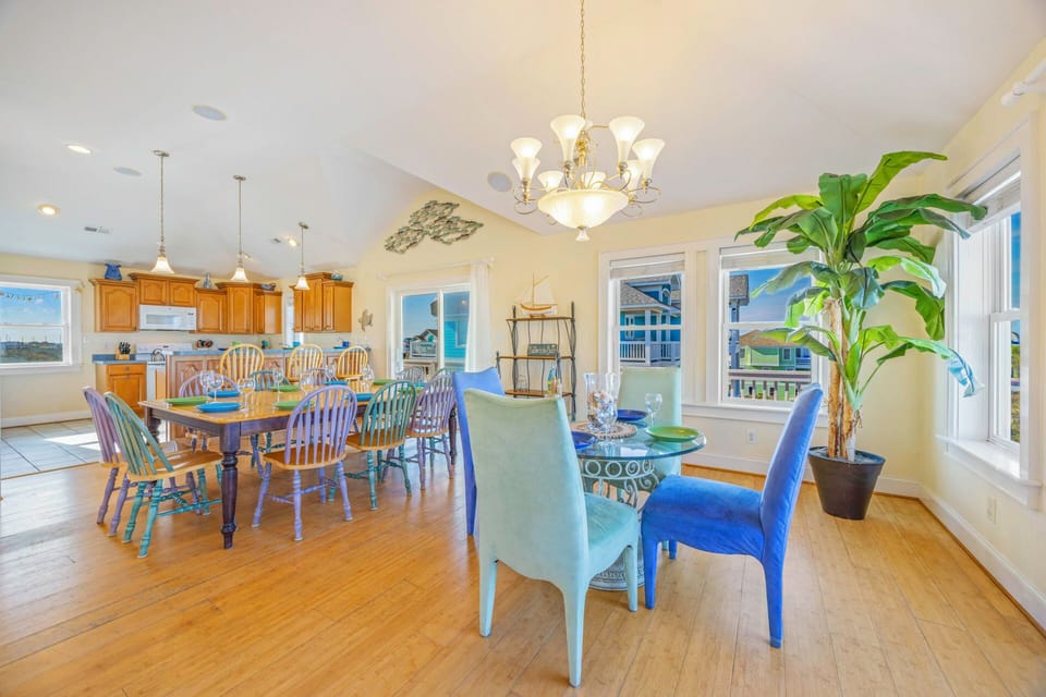 Surf or Sound Realty - 499 - Jamaican Me Happy - Dining Area -1
