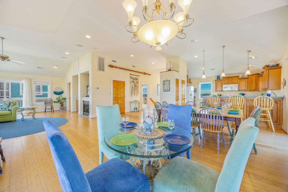 Surf or Sound Realty - 499 - Jamaican Me Happy - Dining Area -2
