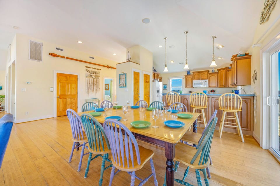 Surf or Sound Realty - 499 - Jamaican Me Happy - Dining Area -3