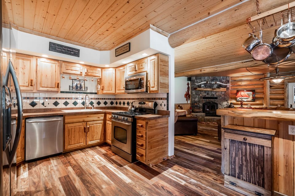 Full kitchen with everything you need to cook a feast!