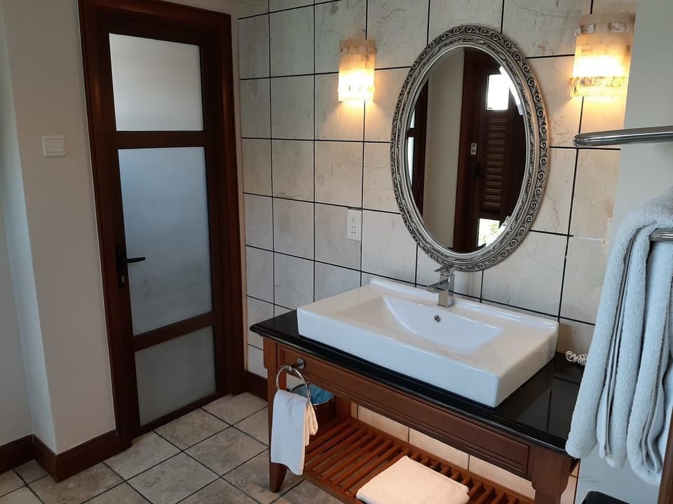 Bathroom sink
