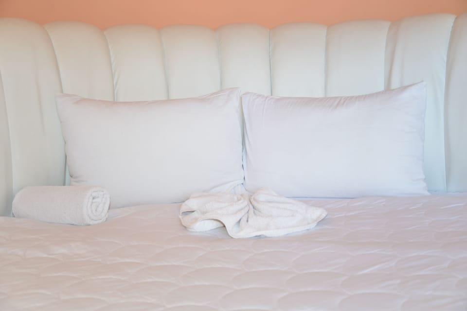 Honeymoon Double Room | Desk, soundproofing, iron/ironing board, free WiFi