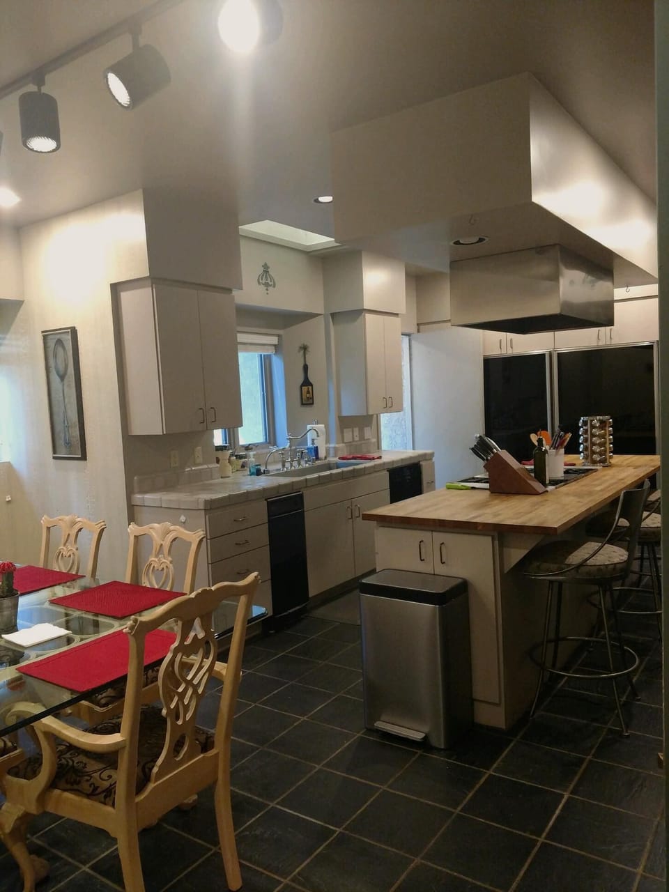 Eat-in Kitchen