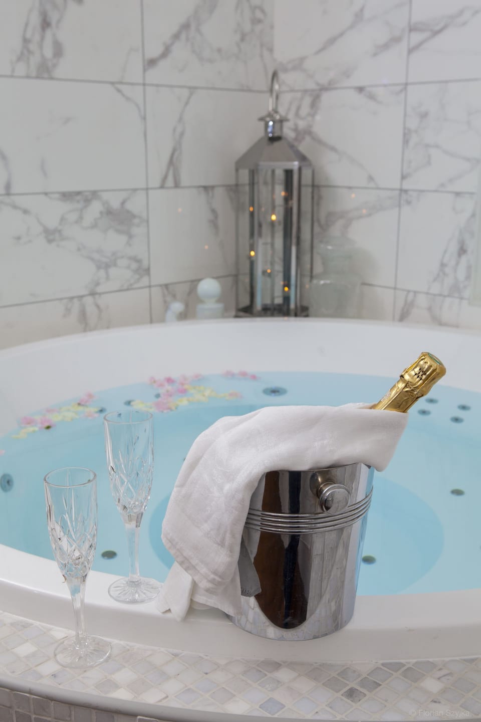 Honeymoon Double Room (Ange) | Bathroom | Free toiletries, hair dryer, bathrobes, slippers
