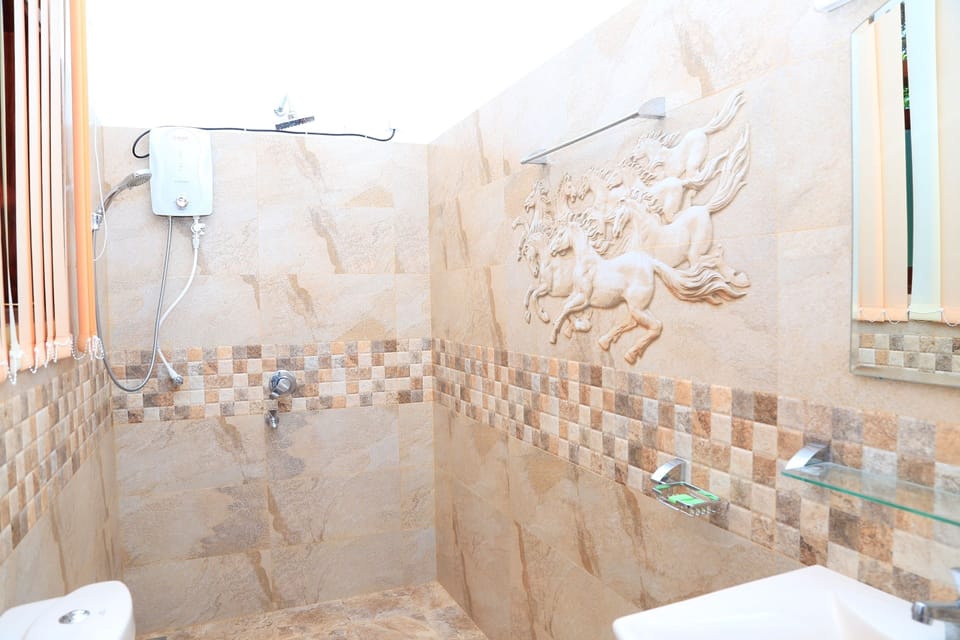 Double or Twin Room, Balcony | Bathroom | Shower, hydromassage showerhead, towels, soap