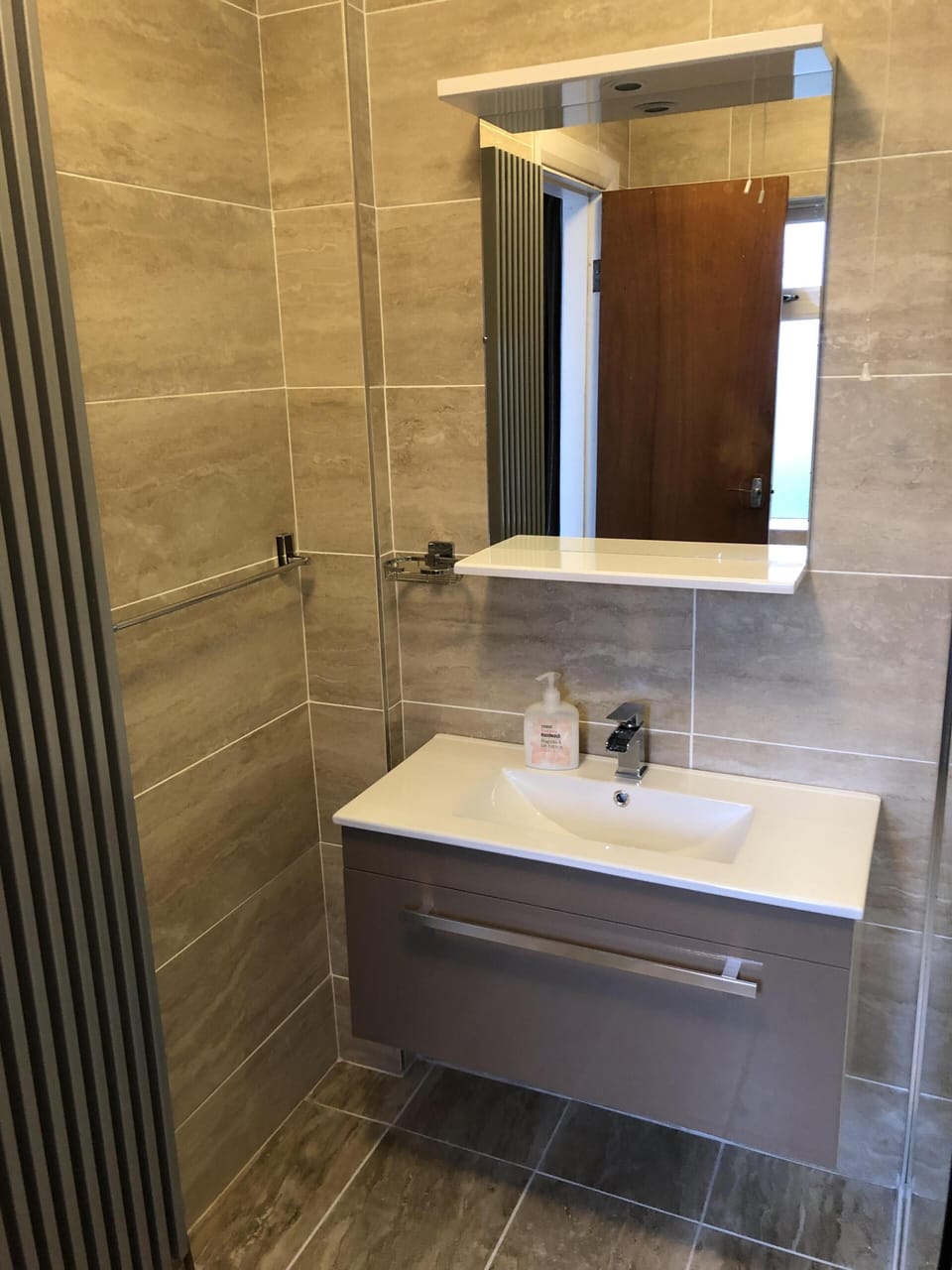 Downstairs en suite