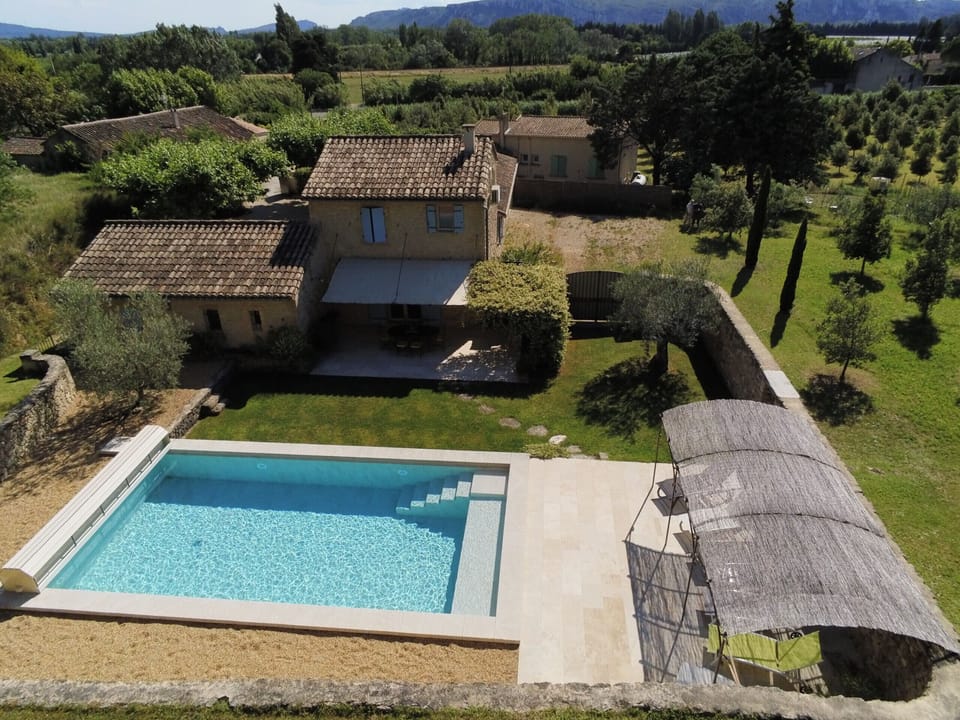 CHEVAL-BLANC vacation rental, comfortable house for rent, swimming pool for 6 people. Online reservation with Plaisirs & Maisons de Provence