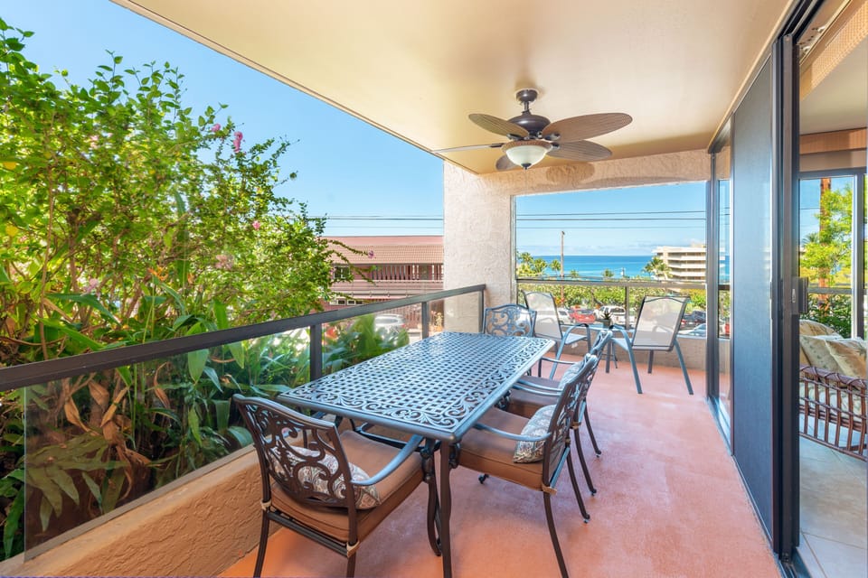 Massive Lanai! Enjoy outdoor dining while having a beautiful view of the water!