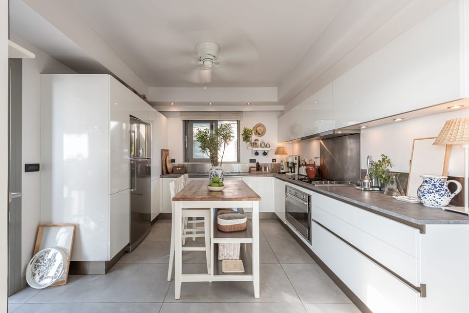 Villa Helios / Fully equipped kitchen with Smeg appliances