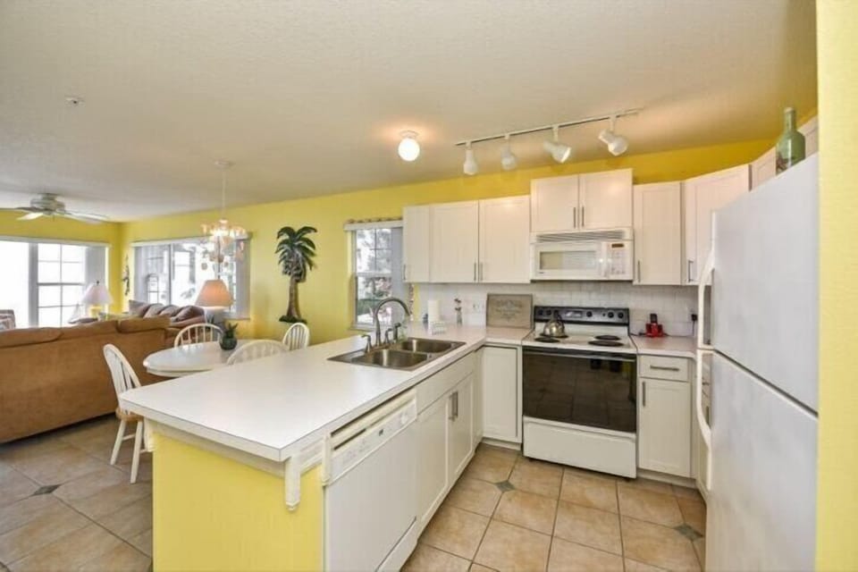 Condo, 2 Bedrooms | Private kitchen | Coffee/tea maker, fridge, microwave, oven