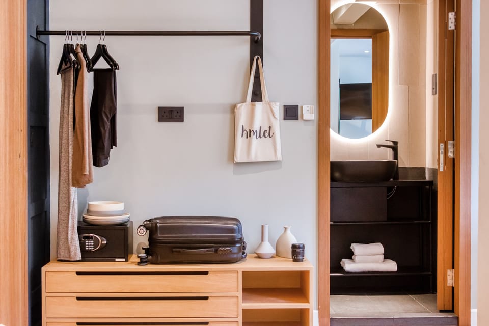 The Small Room room with unlimited access to co-working space and 24/7 coffee and tea | Room amenity