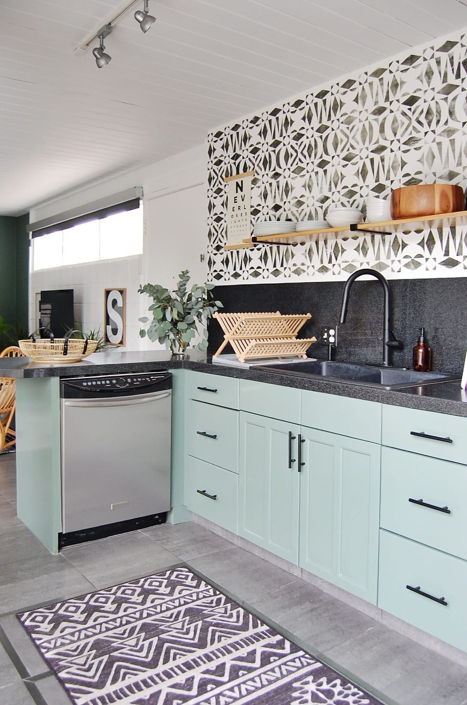 Let's be real: everyone loves a dishwasher.