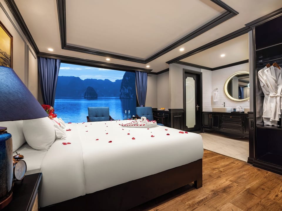 Panorama Room Ocean View | Minibar, in-room safe, desk, laptop workspace