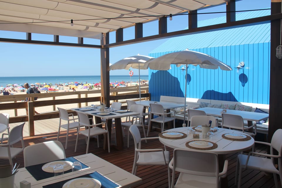 2 restaurants; breakfast, lunch, and dinner served