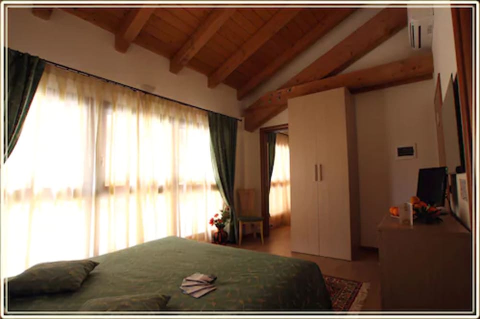 Egyptian cotton sheets, free minibar items, in-room safe, desk