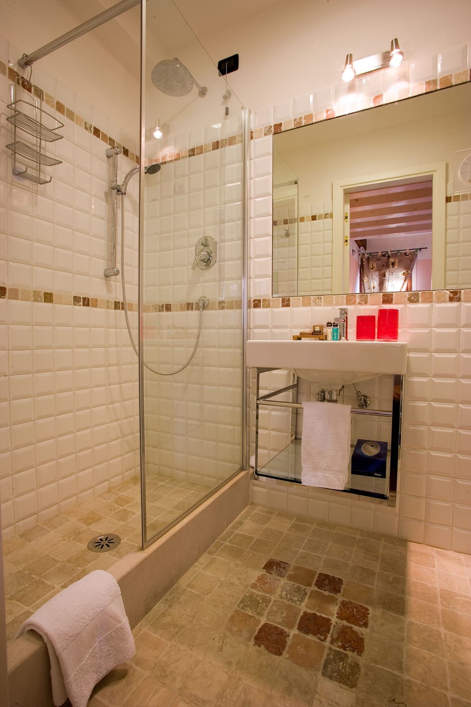 Double Room | Bathroom | Free toiletries, hair dryer, bathrobes, slippers
