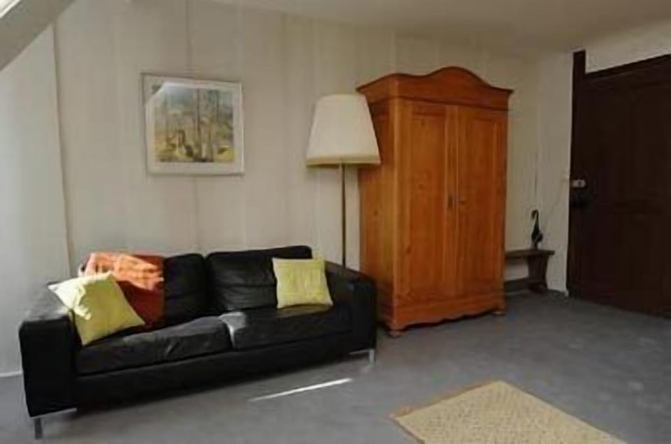 Double Room, Kitchen | Living area | Flat-screen TV, table tennis