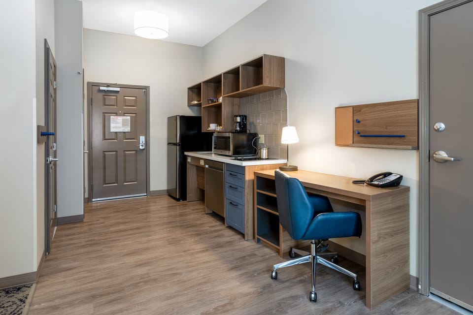 Studio Suite, 1 Queen Bed, Accessible (Comm, Mobil) | Desk, laptop workspace, blackout drapes, iron/ironing board