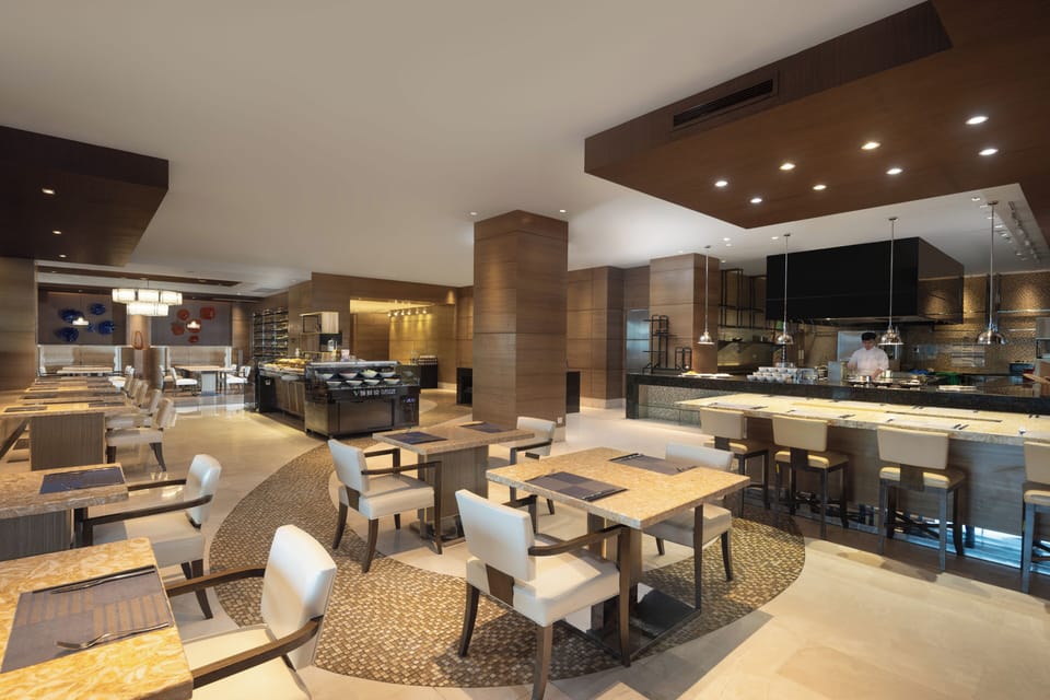 2 restaurants; breakfast and dinner served