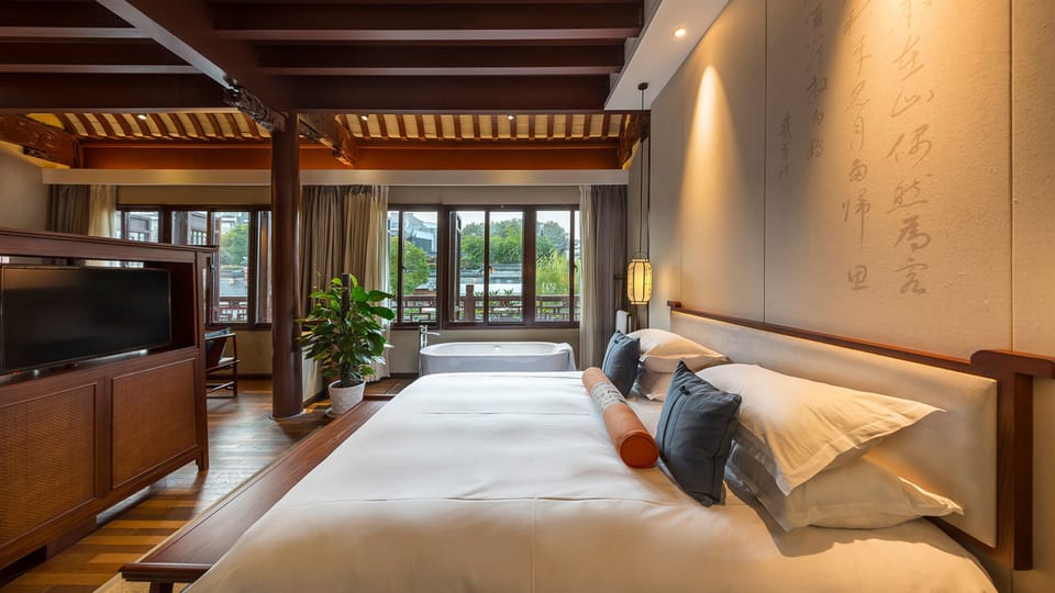 Premier Room | Minibar (free items), desk, blackout drapes, WiFi (free)