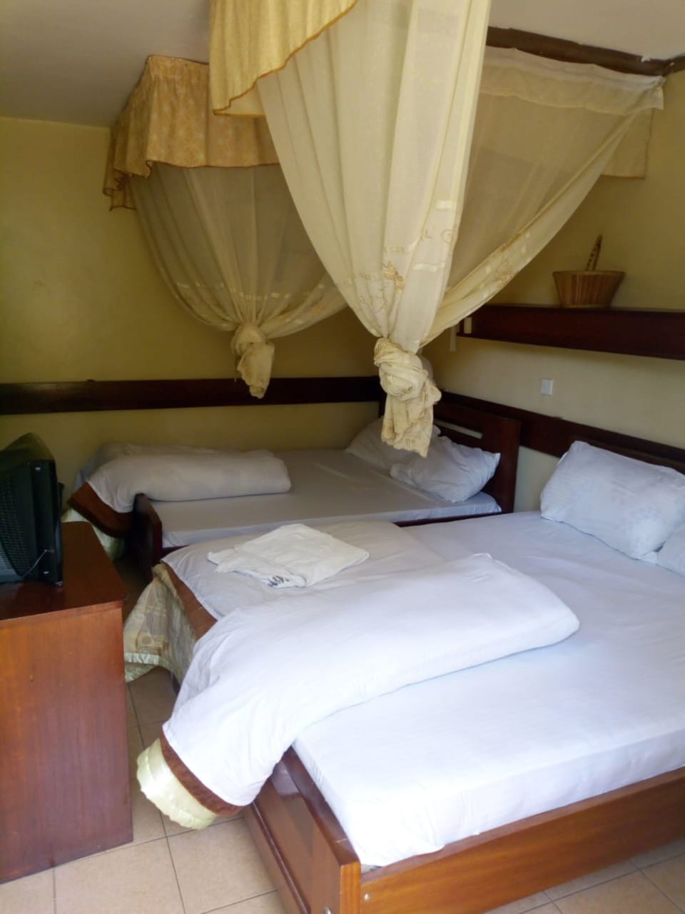 Double Room | Premium bedding, memory foam beds, desk, WiFi (free)