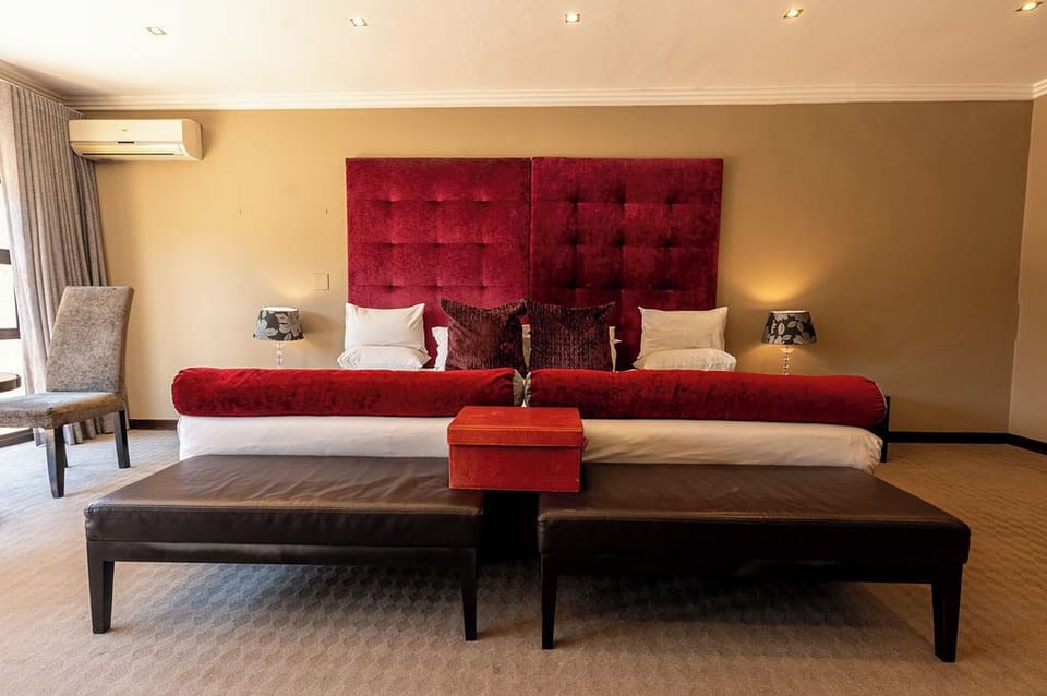 Executive Suite, 1 Bedroom, Bathtub, Lake View | Minibar, in-room safe, desk, free WiFi