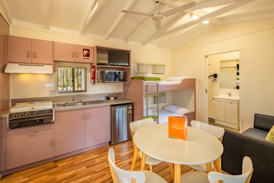Studio | Private kitchen | Microwave, stovetop, cookware/dishes/utensils